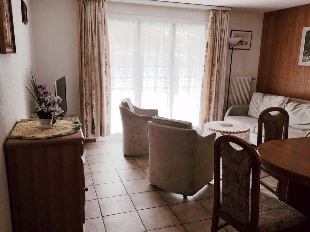 Haus Valesia Apartment Leukerbad Ruang foto